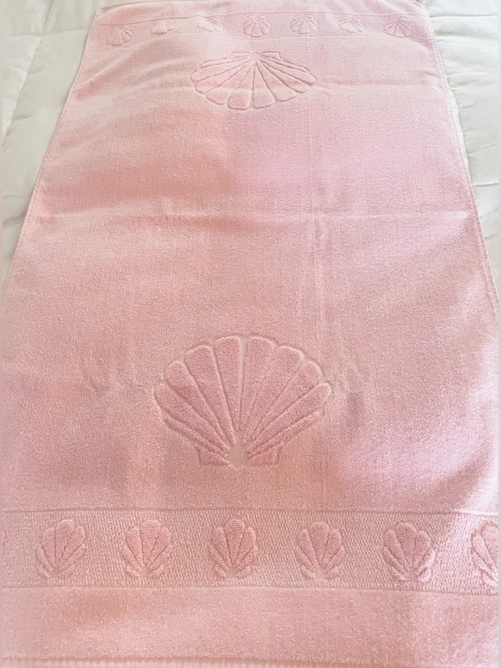 Vintage JCPENNEY Bath Towel Sculpted Shell Pink Cotton 25x42